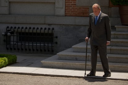 Juan Carlos I, ante el palacio de la Zarzuela el 9 de junio de 2014, sus últimos días como rey.