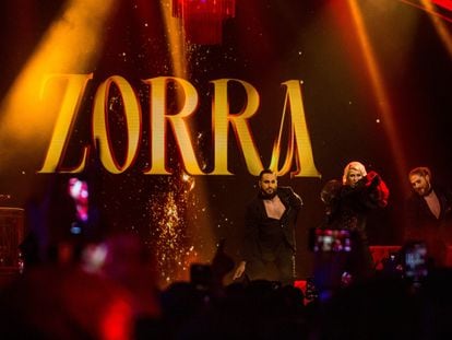 El dúo Nebulossa, presentando junto a sus bailarines el tema 'Zorra' en la primera semifinal del festival de Benidorm 2024.