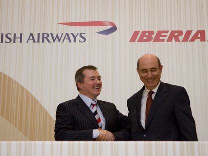 Los primeros ejecutivos de British, Willie Walsh, e Iberia, Fernando Conte, en julio.