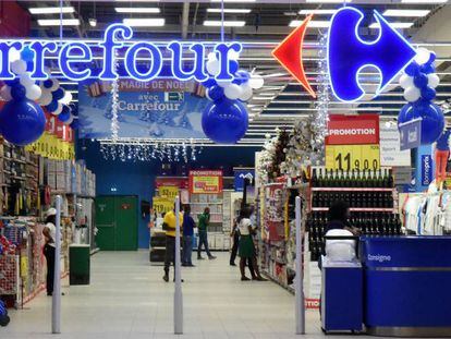 Amundi pone a la venta una cartera de hipermercados de Carrefour por 200 millones