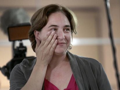 Ada Colau plora després de conèixer el resultat de les passades eleccions.