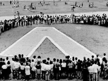 Acto del 8 de julio de 1995 en la playa de la Conha de San Sebastián para pedir la liberación de Aldaya