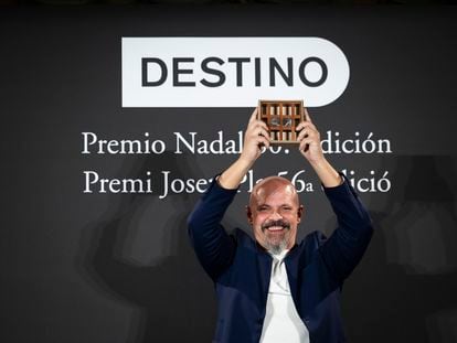 César Pérez Gellida ganador del premio Nadal con la novela ‘Bajo tierra seca’ en el Hotel Palace de Barcelona.