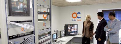 Teófila Martínez visita las instalaciones de Onda Cádiz en su inauguración en 2007.