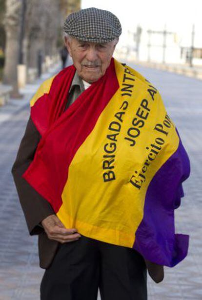 Almudéver se quitó años para alistarse en el Ejército.