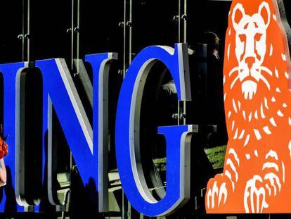Fotografía de archivo del logotipo del banco ING en su sede en Amsterdam, Holanda