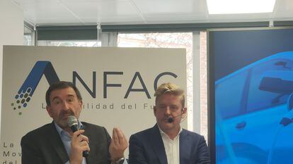 El director general de Anfac, José López-Tafall, y el presidente de la asociación, Wayne Griffiths, este martes.