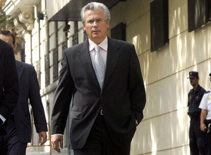 Baltasar Garzón sale de la Audiencia Nacional el 7 de julio de 2007.