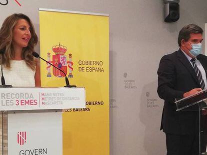 La ministra de Trabajo, Yolanda Díaz, junto al ministro de Inclusión, Seguridad Social y Migraciones, José Luis Escrivá. 