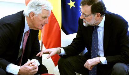 Mariano Rajoy junto a Michel Barnier.