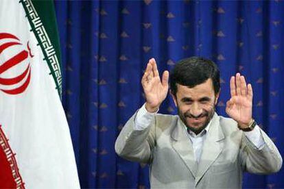 El presidente iraní, Mamud Ahmadineyad, durante su rueda de prensa en Teherán.