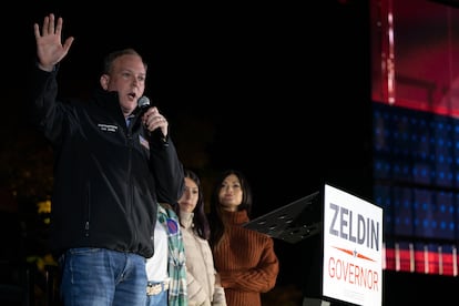 Candidato republicano a governador do estado de Nova York, Lee Zeldin, em 29 de outubro em um comício na cidade de Hauppauge.