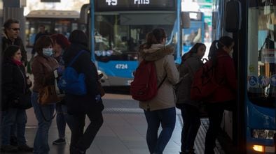 Interior asegura que repartirá 10 millones de mascarillas en el transporte público a partir del lunes