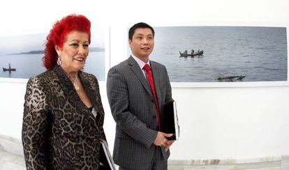 Consuelo Ciscar, exdirectora del IVAM, y Gao Ping, galerista y supuesto cabecilla de una red de blanqueo de dinero en el IVAM en 2008.  