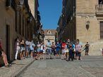 Grupo de turistas por los alrededores de la Catedral  de Salamanca  durante la pandemia del Covid.19. Salamanca 24 de agosto del 2020
25 AGOSTO 2020
Eduardo Briones / Europa Press
25/08/2020