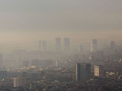 Pol·lució atmosfèrica a l'àrea de Barcelona.