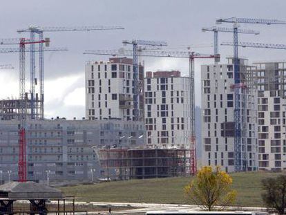 Varios edificios de viviendas en  construcci&oacute;n.