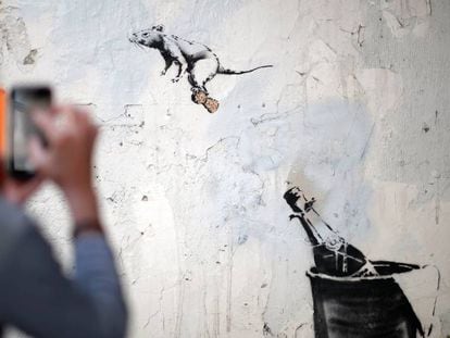 Una de las obras realizadas por Banksy en París, el pasado junio. 
 