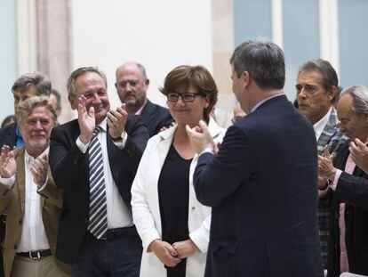 Olga Viza, amb Xavier Vidal-Folch, Miguel Cardenal i Joan Pere Viladecans, al Parlament.