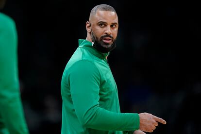 El entrenador de los Celtics, Ime Udoka, durante un partido contra los Charlotte Hornets, el pasado mes de febrero.