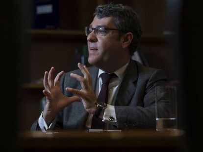 El Ministro de Industria, Turismo y Agenda Digital,  Alvaro Nadal, en su despacho en Madrid, durante la entrevista.