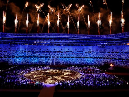 Vista general del estadio olímpico durante la ceremonia de clausura de los Juegos Olímpicos de Tokio 2020, este domingo.