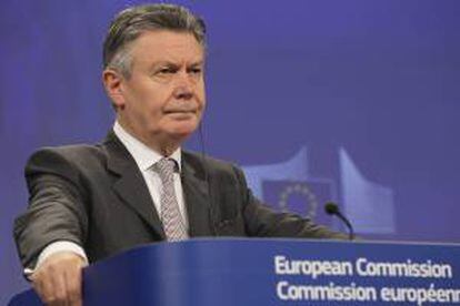 Fotografía tomada el pasado 18 de julio en la que se registró al comisario europeo de Comercio, Karel De Gucht, quien anunció una millonaria donación a Perú para impulsar las exportaciones de productos agrarios orgánicos al viejo continente. EFE/Archivo
