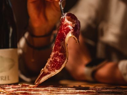 Jamón de vaca rubia gallega, una de las propuestas de Carnal, un 'steak house'
en Barcelona.