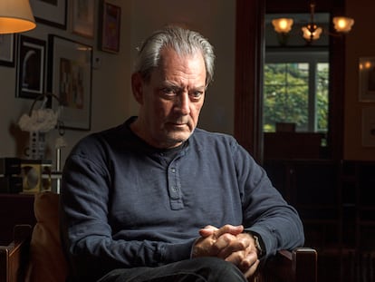 El escritor Paul Auster, en su casa en Brooklyn, Nueva York, en septiembre de 2021.