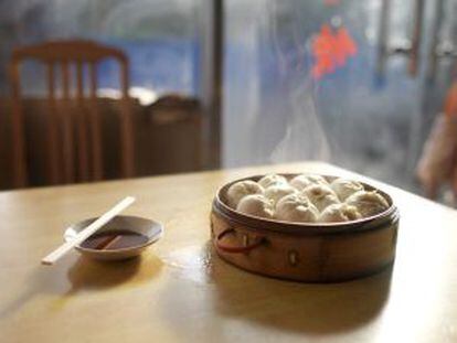 Una cesta de Xiaolongbao, bolas de "“sopa de masa cocida”.