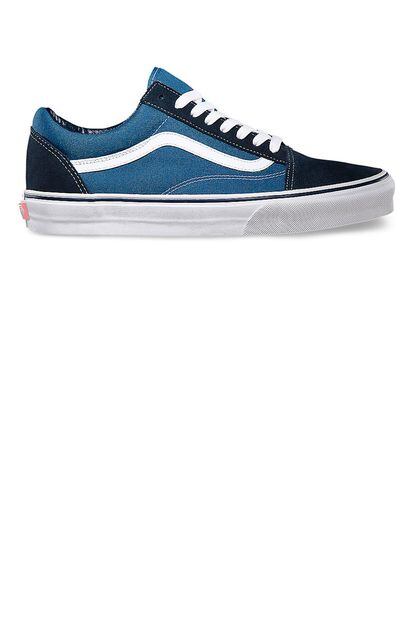 Las Vans Old Skool han vuelto con fuerza y no hay experta en tendencias que no las lleve (Alexa Chung o Veronika Heilbrunner por poner dos ejemplos). Cuestan 75 euros.