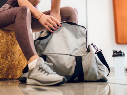 Estas bolsas multiusos se pueden utilizar tanto para viajar como para llevar al gimnasio y a la piscina las prendas y objetos necesarios. GETTY IMAGES.