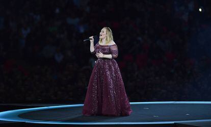 Adele, ayer en el estadio de Wembley, en Londres.  