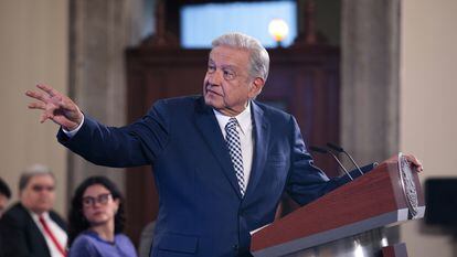 Andrés Manuel López Obrador, habla durante una rueda de prensa en el Palacio Nacional, el 19 de abril.