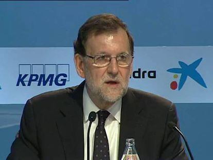 Rajoy acuasa a Colau y Carmena de dañar la economía