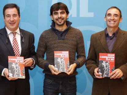 El ganador del Enric Valor, Joanjo Garcia, en el centro.