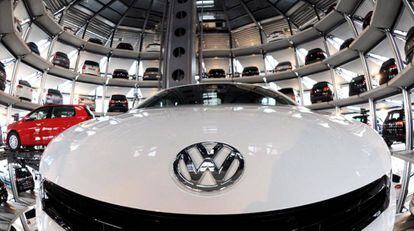 Depósito de vehículos de la marca Volkswagen.