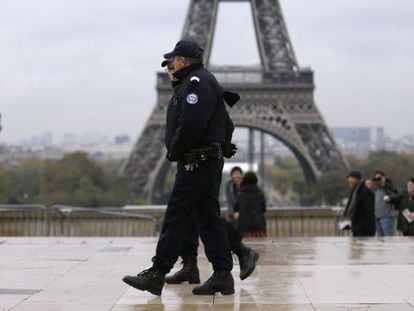 Un tirador solitario siembra el caos en París