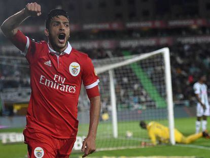 Jiménez celebra un doblete con el Benfica. 