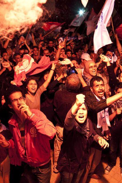 Simpatizantes de En Nahda celebran los resultados electorales.