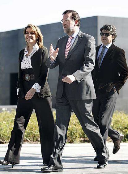 De Cospedal, Rajoy y Moragas, ayer antes de la reunión.
