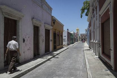 Calles prácticamente vacías y locales inutilizados en el casco histórico de Ciudad del Carmen.