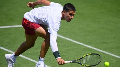 Alcaraz entrena en Wimbledon.