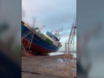 El barco no causó daños personales ni materiales en el puerto de Oza