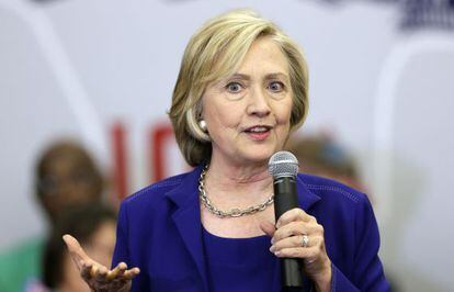 La candidata demócrata Hillary Clinton de campaña en Iowa