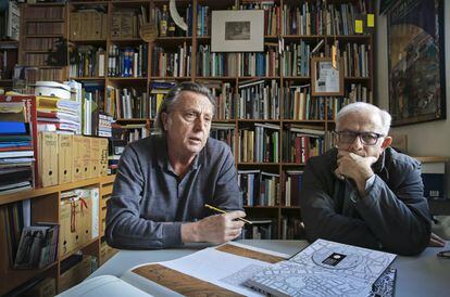 Los arquitectos Tito Llopis (izda) y Luis Perdigón, autores del libro.