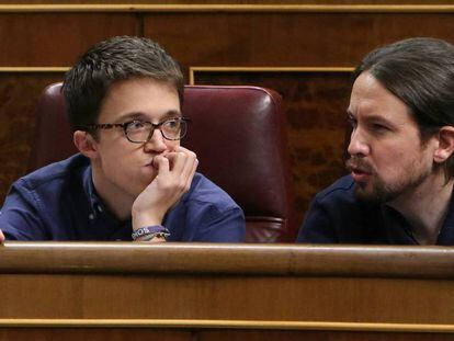 Íñigo Errejón y Pablo Iglesias, en el Congreso.