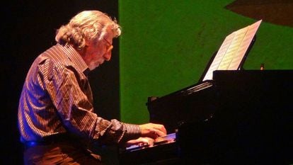Francesc Burrull al piano en 2013.