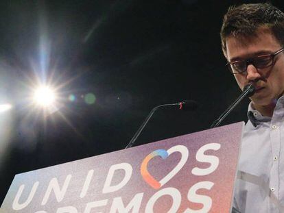 El número tres de Unidos Podemos, Íñigo Errejón, antes de comentar los resultados provisionales de las elecciones generales esta noche.
