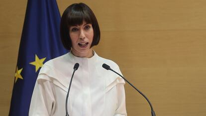 La nueva ministra de Ciencia e Innovación, Diana Morant, tras recibir la cartera de su antecesor Pedro Duque, este lunes en Madrid.